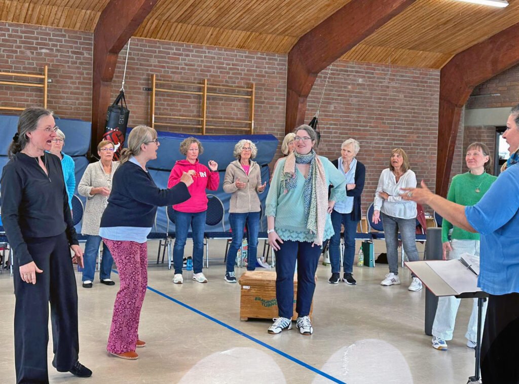 Proben zur Musical-Revue "Die Künstler WG am Großensee"